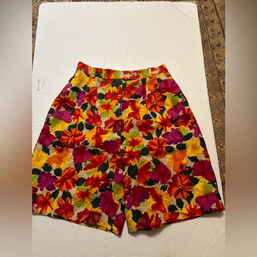 Breckenridge floral shorts size 6